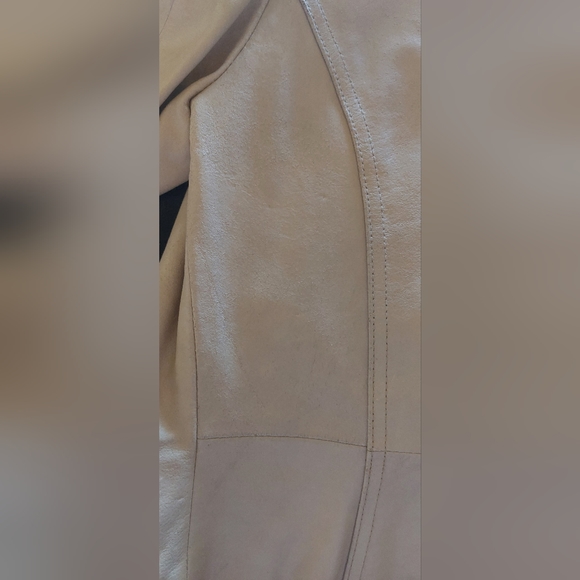 Cream colored Leather Jacket - Picture 5 of 7